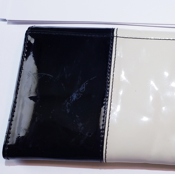 NWT Cream & Black Wristlet w/Chain - Picture 4 of 9